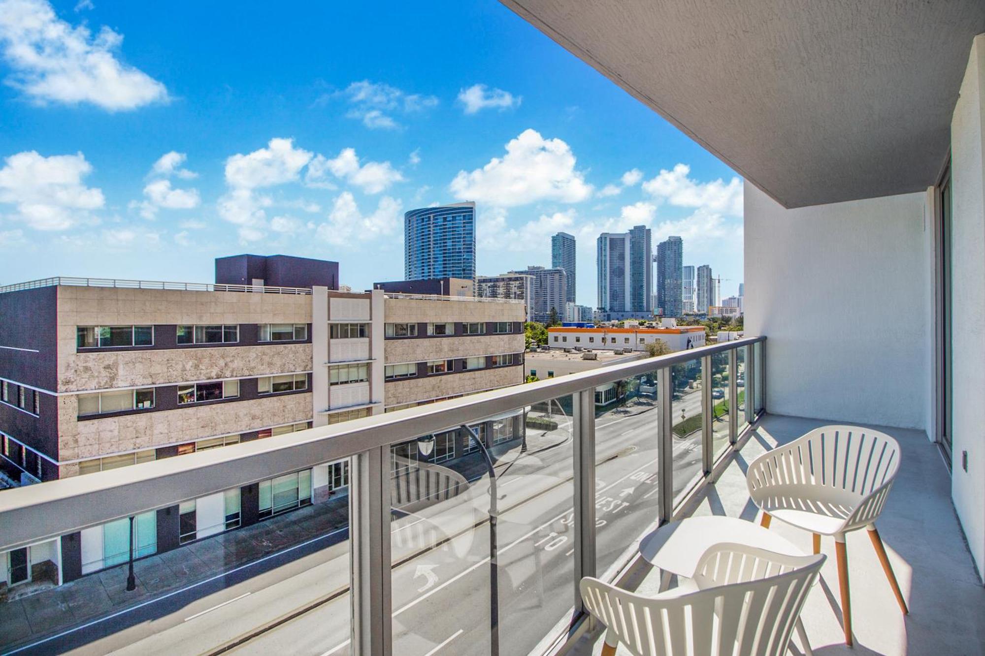 Quadro Residences By Ionica マイアミ エクステリア 写真